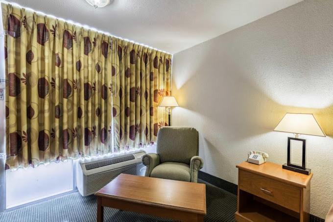 Eco-Inn Suites เบย์ทาวน์ ภายนอก รูปภาพ